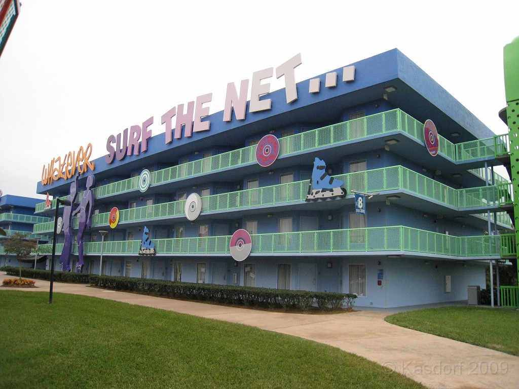 Disney 2010 D1 0490.jpg - January 9-11, 2010 Disney World Florida. Went to run the marathon. Saturday, fly down, check in, go to Expo to pick up packet, then to see Blue Man Group in the evening.